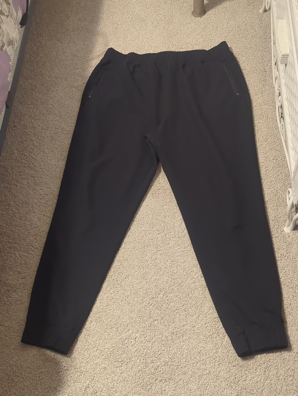 Men's Black Elastic-Waist Jogger Pants with Zip Pockets
